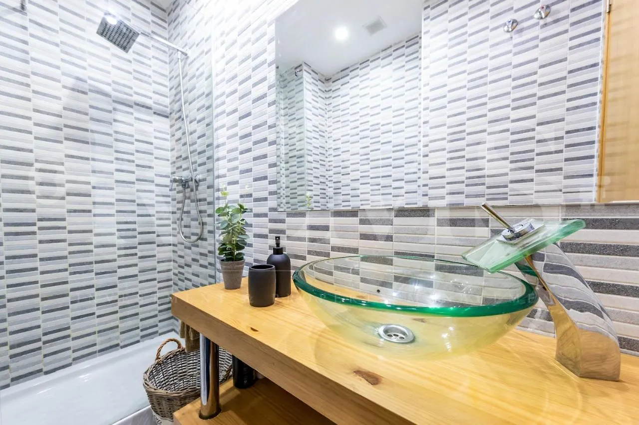 Cozy Flat With Common Pool & Parking - Center By Rems Apartamento Málaga 0*,  Espanha