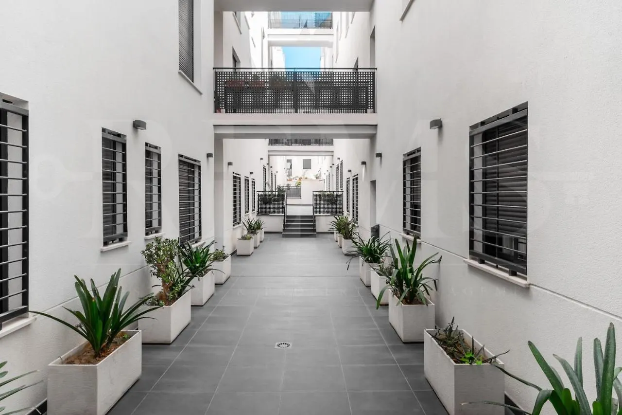 Cozy Flat With Common Pool & Parking - Center By Rems Apartamento Málaga Espanha
